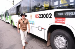 Prefeito David Almeida anuncia aumento da passagem de ônibus para R$ 5 a partir de sábado (15)