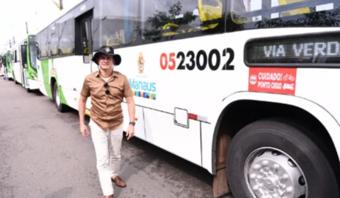 Prefeito David Almeida anuncia aumento da passagem de ônibus para R$ 5 a partir de sábado (15)
