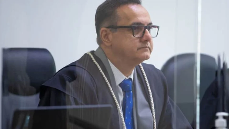 CNJ censura juiz por omissão em caso de promotor que ofendeu advogada