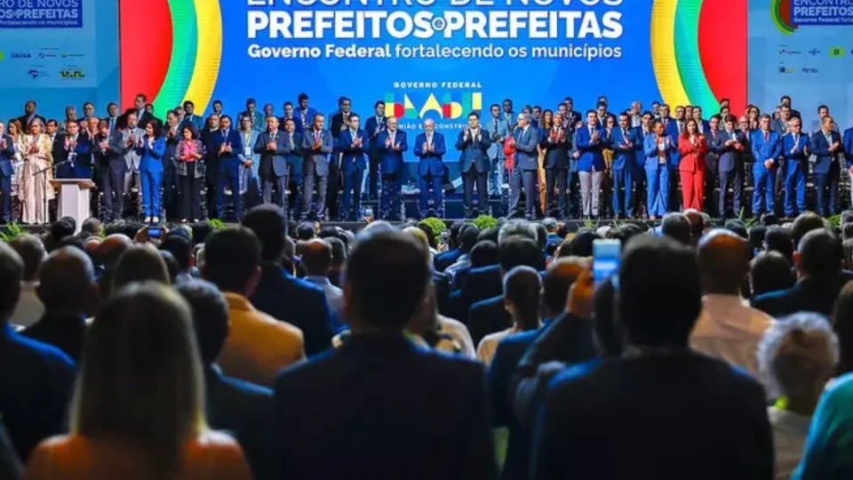 Mesmo em crise, estatais bancam evento milionário com presença de Lula