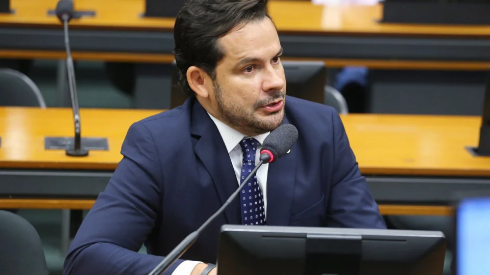 Alberto Neto diz ter sido escolhido por Bolsonaro para disputar o Senado em 2026