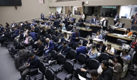 Aleam aprova mudanças no regimento e reduz dias de sessões plenárias