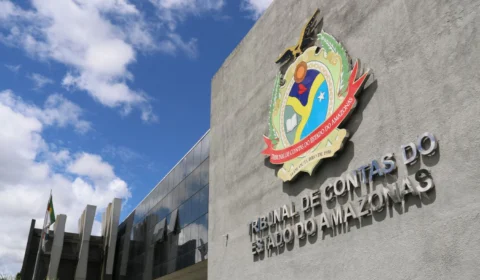TCE-AM realiza contratação de R$2,6 milhões sem licitação para fornecimento de refeições
