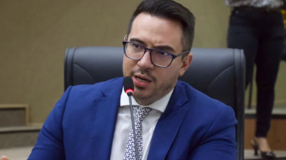 Rodrigo Guedes condena truculência de fiscais e exige tratamento digno para ambulantes em Manaus