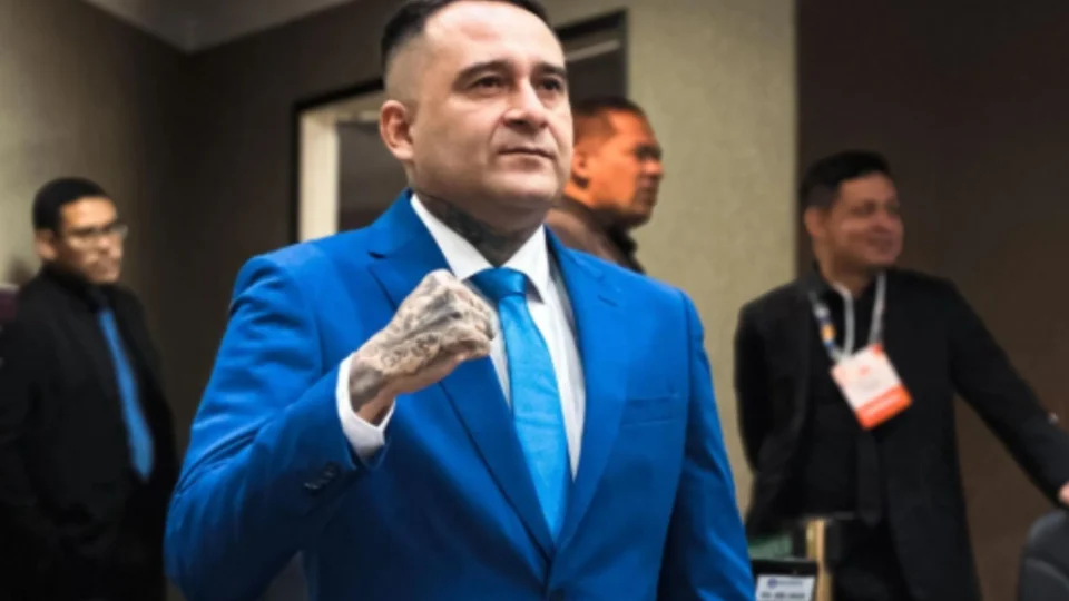 Sargento Salazar emprega ambulantes abordados pela prefeitura e alfineta David Almeida