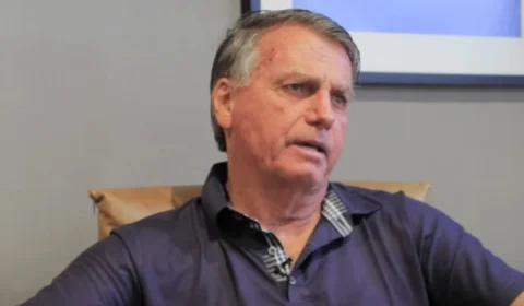 Bolsonaro vai a ato por anistia e a favor de impeachment de Lula