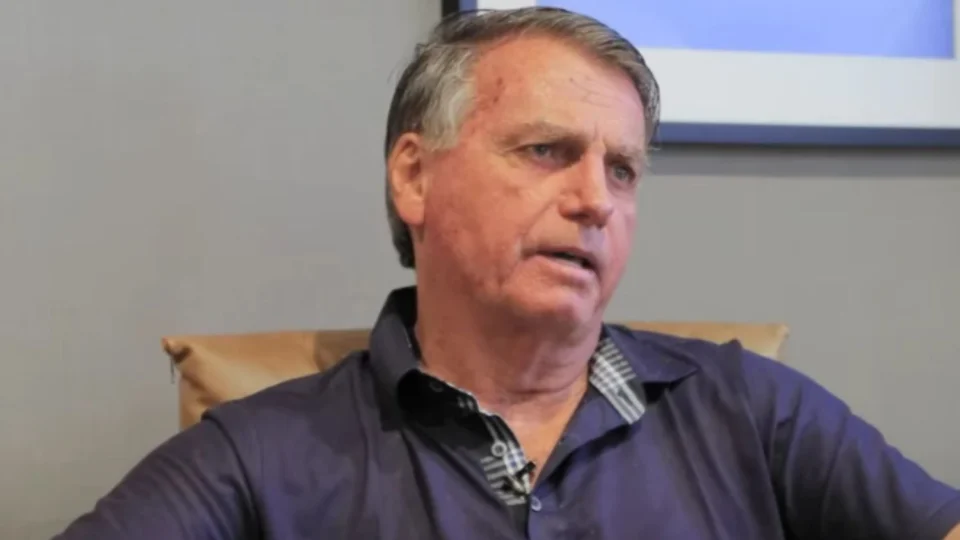 Bolsonaro vai a ato por anistia e a favor de impeachment de Lula