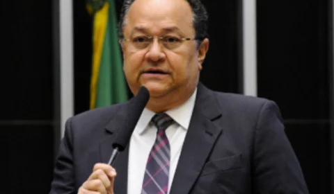 Átila Lins gasta R$ 28 mil em viagens com o Cotão em 24h