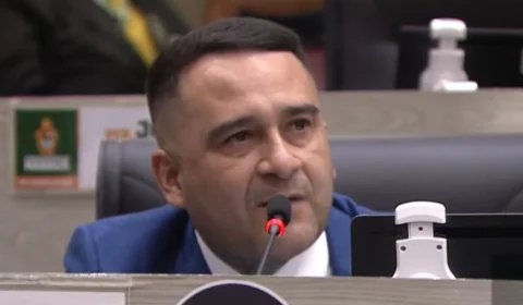 Vereador de Manaus chama palavrão no plenário e é advertido pelo presidente da Câmara