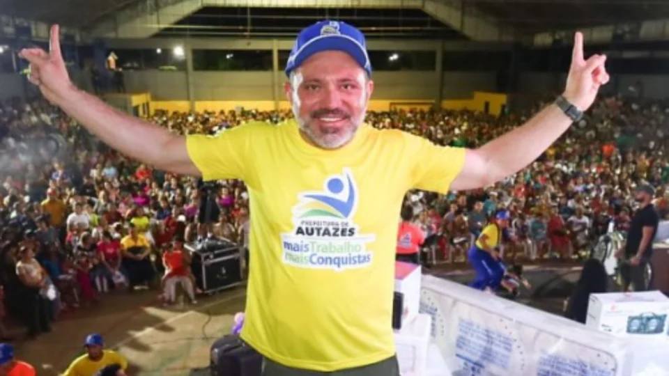 Ex-prefeito Andreson Cavalcante é cobrado sobre não reembolso de taxas de concurso em Autazes