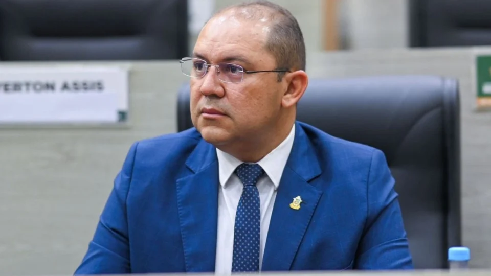 “A gente é contrário ao aumento”, diz Rosivaldo Cordovil sobre reajuste da tarifa de ônibus