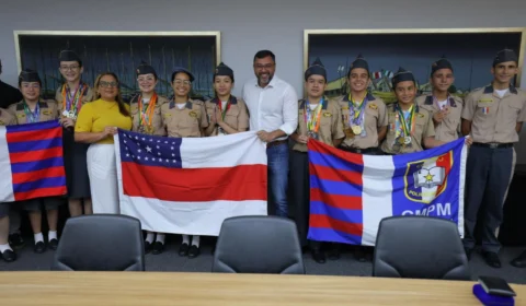 Wilson Lima destaca apoio a estudantes que vão participar da Olimpíada Internacional de Matemática