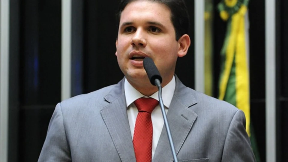 Motta desbanca adversários e é eleito presidente da Câmara