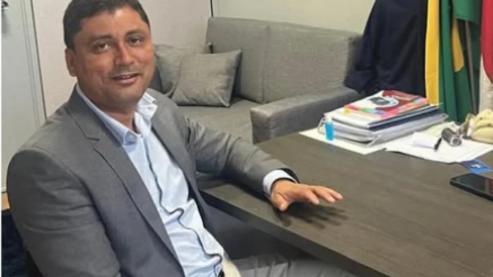 Prefeito de Lábrea contrata empresa sem registro por mais de meio milhão para serviços médicos