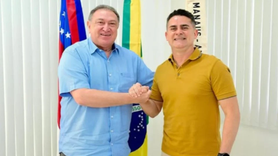 Átila Lins destina R$ 12 milhões para Manaus após pressão de David Almeida