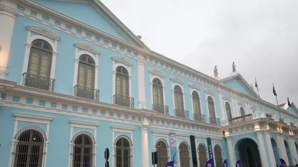 Belém: Prefeitura nega suspensão de compra de livros e anuncia reformulação