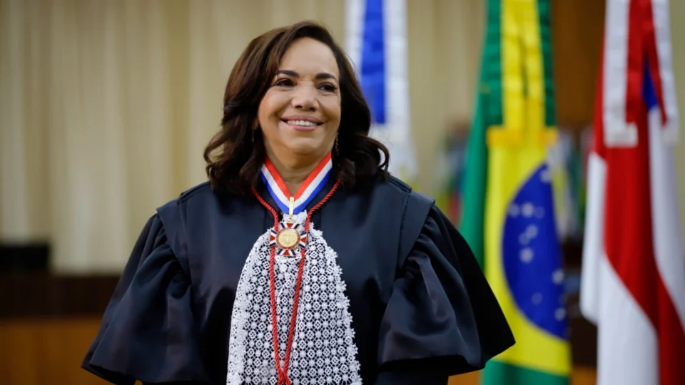 Desembargadora Vânia Marques Marinho assume vaga no TRE-AM