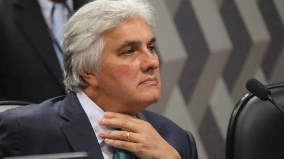Ex-senador Delcídio do Amaral pede indenização após prisão na Lava Jato