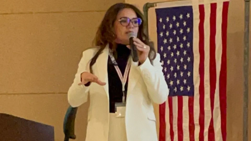 Alessandra Campelo palestra nos EUA sobre o papel das mulheres na administração pública