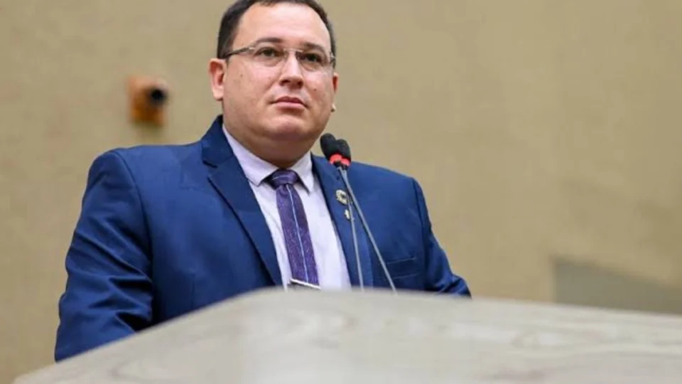 “Prefeitura precisa de prioridades, show não é urgente”, diz vereador Raiff Matos