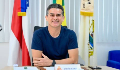 Davi Almeida ignora tragédias em Manaus e celebra Dia da Mulher durante calamidade pública