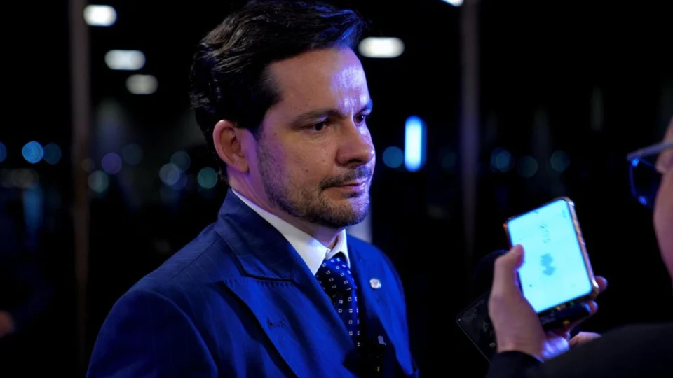 Alberto Neto vai presidir Frente Parlamentar para ampliar acesso ao crédito no Brasil