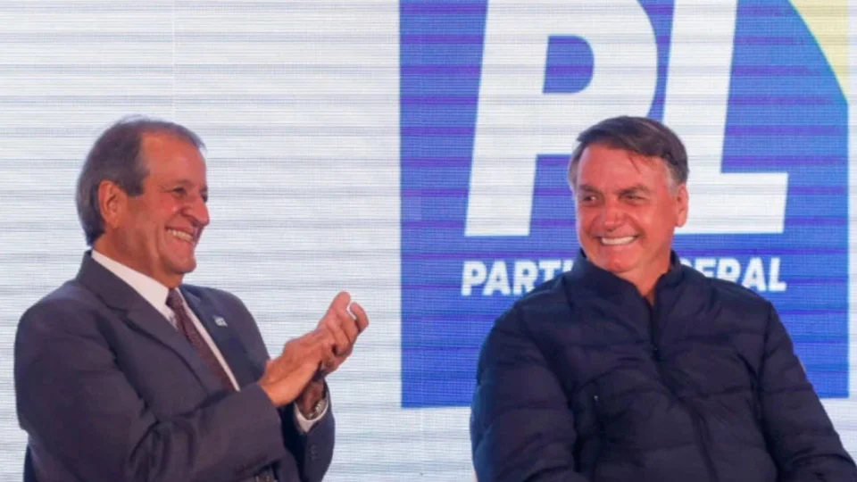 Moraes autoriza contato entre Valdemar Costa Neto e Bolsonaro