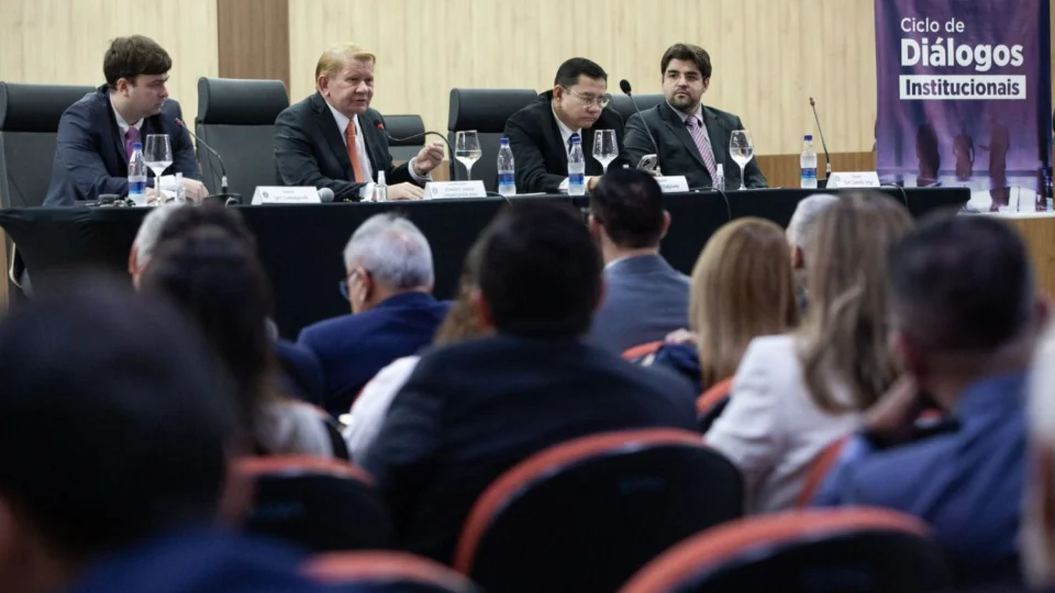 Corregedor de Justiça reúne-se com juízes, anuncia diálogo como compromisso de gestão