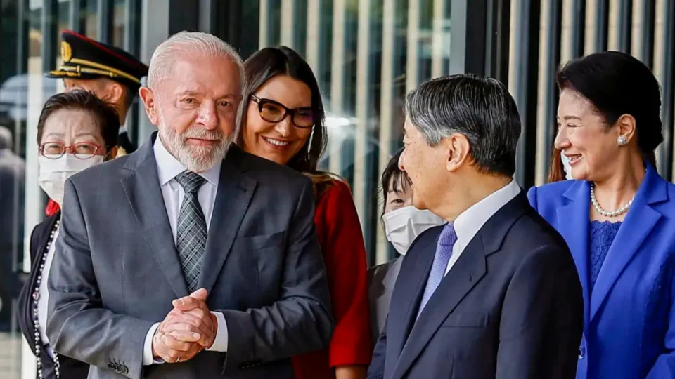 Lula usa tênis de R$ 10,5 mil em viagem ao Japão