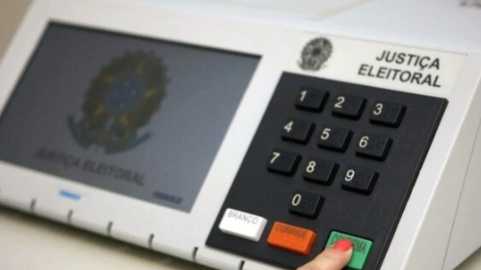 TSE começa processo de descarte e reciclagem de 195 mil urnas eletrônicas