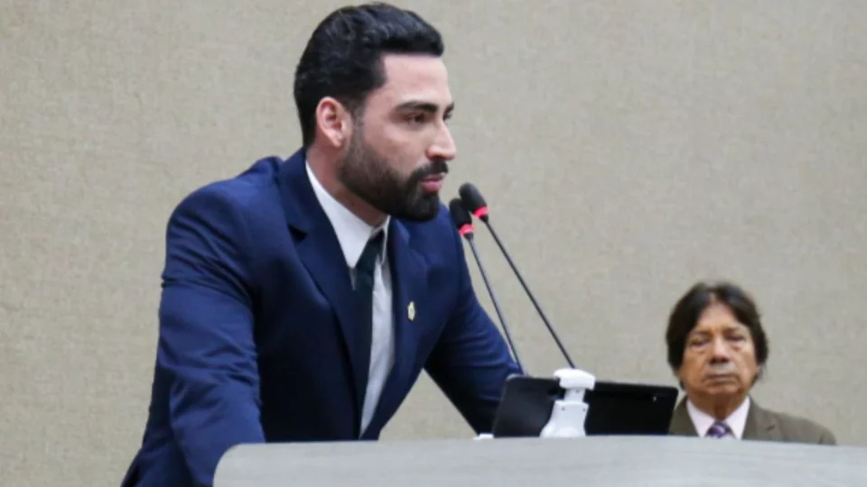 Vereador denuncia abandono da Prefeitura de Manaus na Comunidade Nobre e apresenta abaixo-assinado