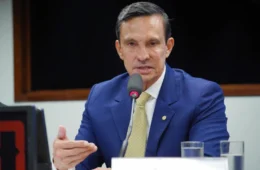 Justiça determina que Sidney Leite apague publicação com fake news contra o Governo do Amazonas