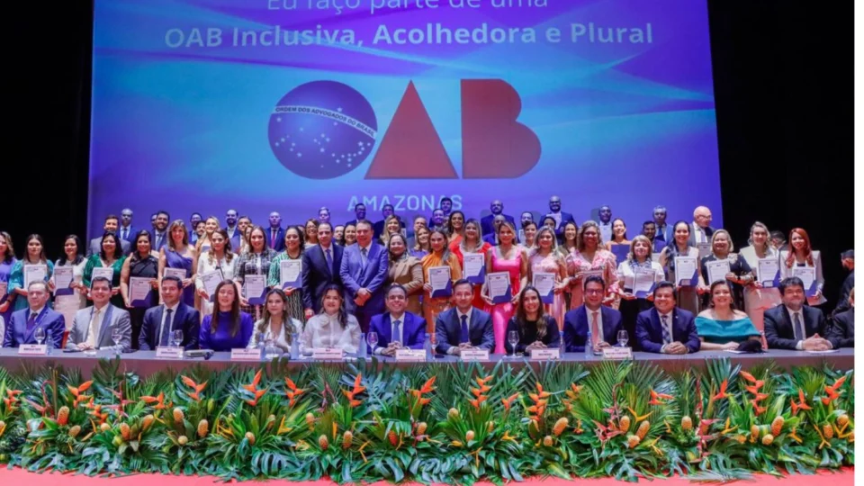 OAB-AM realiza posse da nova diretoria em cerimônia prestigiada no Teatro Amazonas