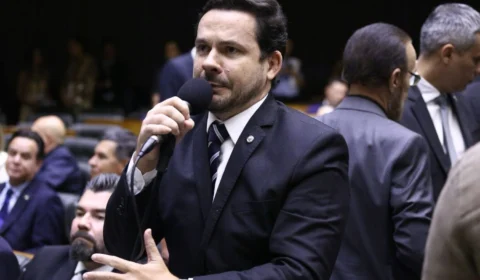 Alberto Neto cobra ministro das Comunicações sobre publicidades bilionárias do Governo Federal