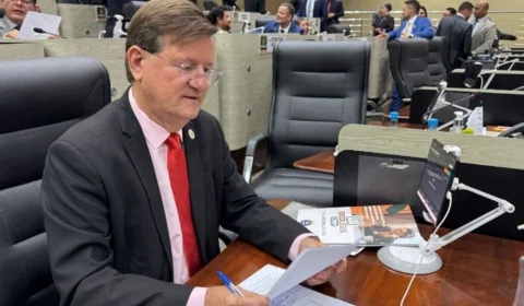 Zé Ricardo diz que empréstimo foi uma manobra da Prefeitura para passar por cima do legislativo