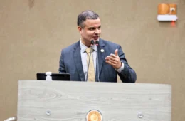 Rodrigo de Sá cobra humildade de David Almeida e destinação de recursos para desastres em Manaus