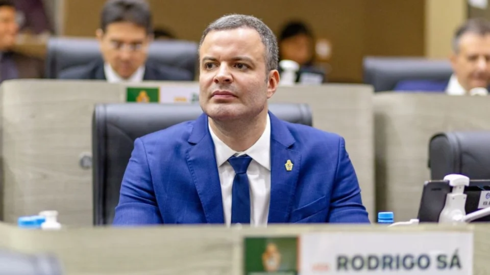 “Estamos contra um regime de urgência que não se justifica”, critica vereador Rodrigo de Sá