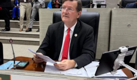 Vereador Zé Ricardo questiona empréstimo de R$ 2,5 bilhões e exige transparência de recursos