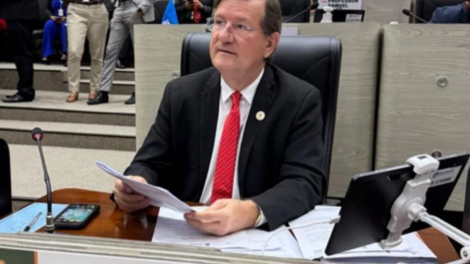 Vereador Zé Ricardo questiona empréstimo de R$ 2,5 bilhões e exige transparência de recursos