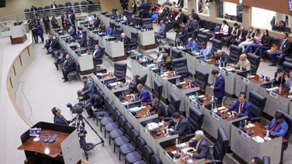 Saiba quais vereadores votaram a favor do empréstimo de R$ 2,5 bilhões da Prefeitura de Manaus