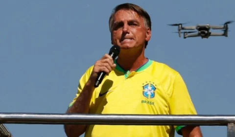 ‘Exatamente o que vimos acontecer na Venezuela’, diz Bolsonaro sobre STF