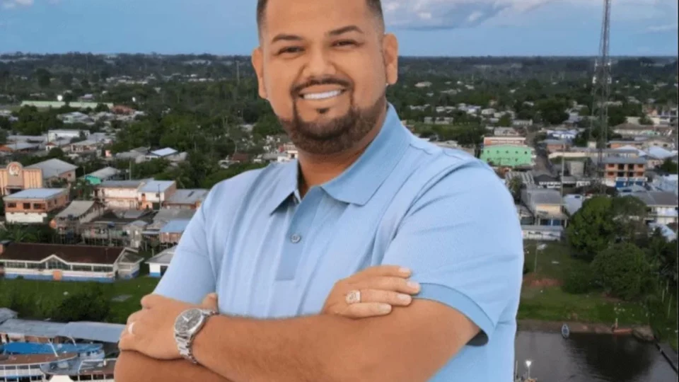 Prefeitura de Beruri gasta quase R$ 500 mil em Crocs para a Secretaria de Educação