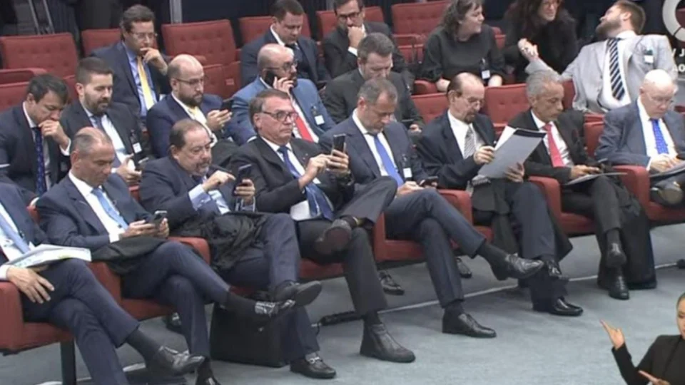 Jair Bolsonaro acompanha do STF julgamento de denúncia