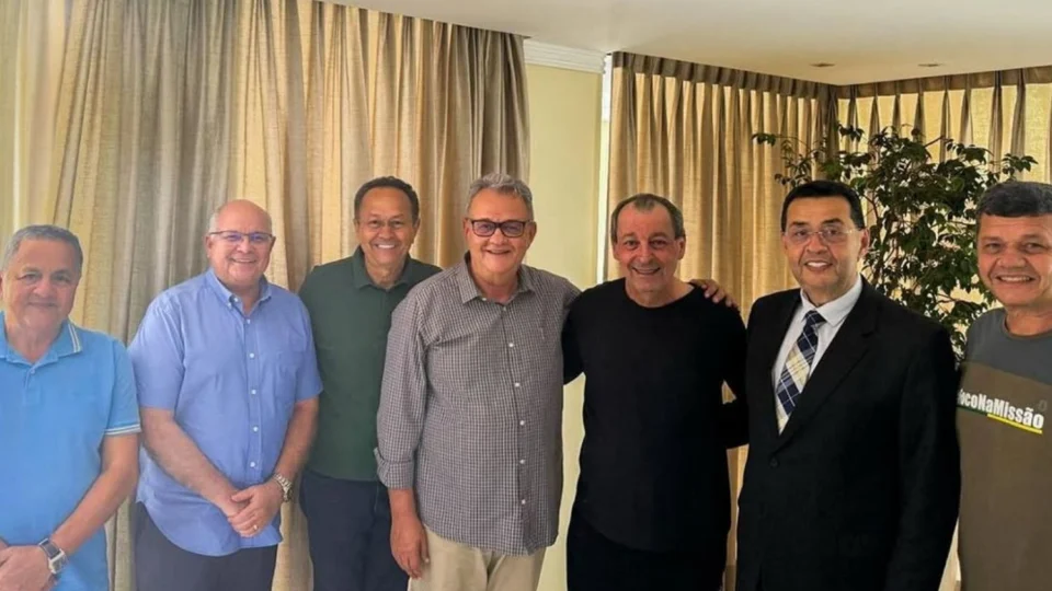 ‘Conservadores evangélicos’ sinalizam apoio a Omar Aziz para 2026