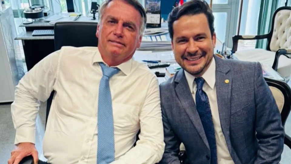 Bolsonaro e Capitão Alberto Neto juntos em ato por Anistia Já