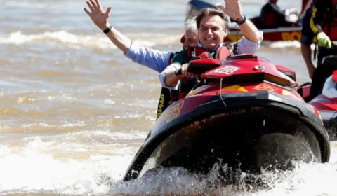 MPF arquiva investigação sobre Bolsonaro por suposta importunação de baleia jubarte