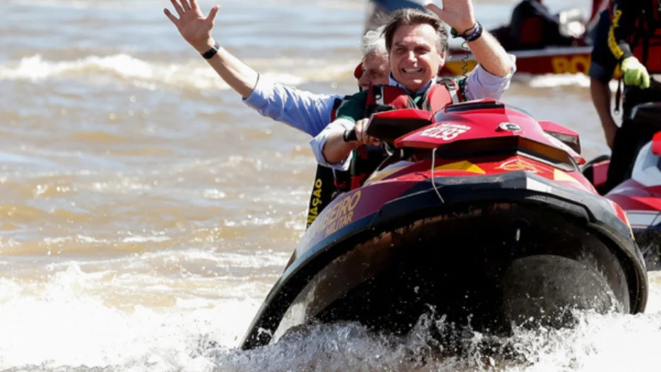 MPF arquiva investigação sobre Bolsonaro por suposta importunação de baleia jubarte