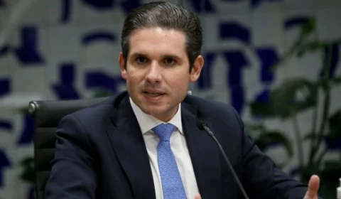 Hugo Motta agiu para esvaziar projeto de anistia, denuncia ex-líder da oposição