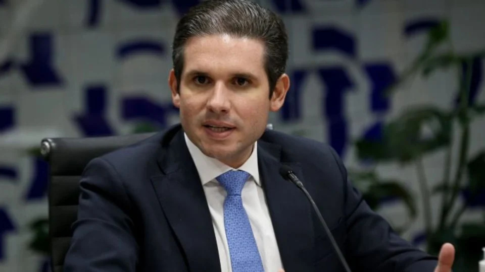 Hugo Motta agiu para esvaziar projeto de anistia, denuncia ex-líder da oposição