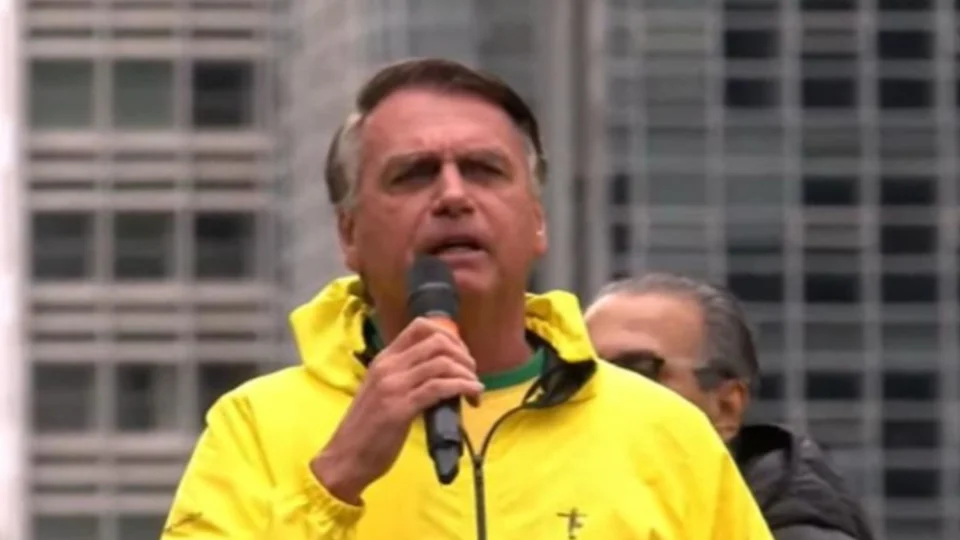 Bolsonaro desafia adversários: “Não vou fugir, querem me matar”